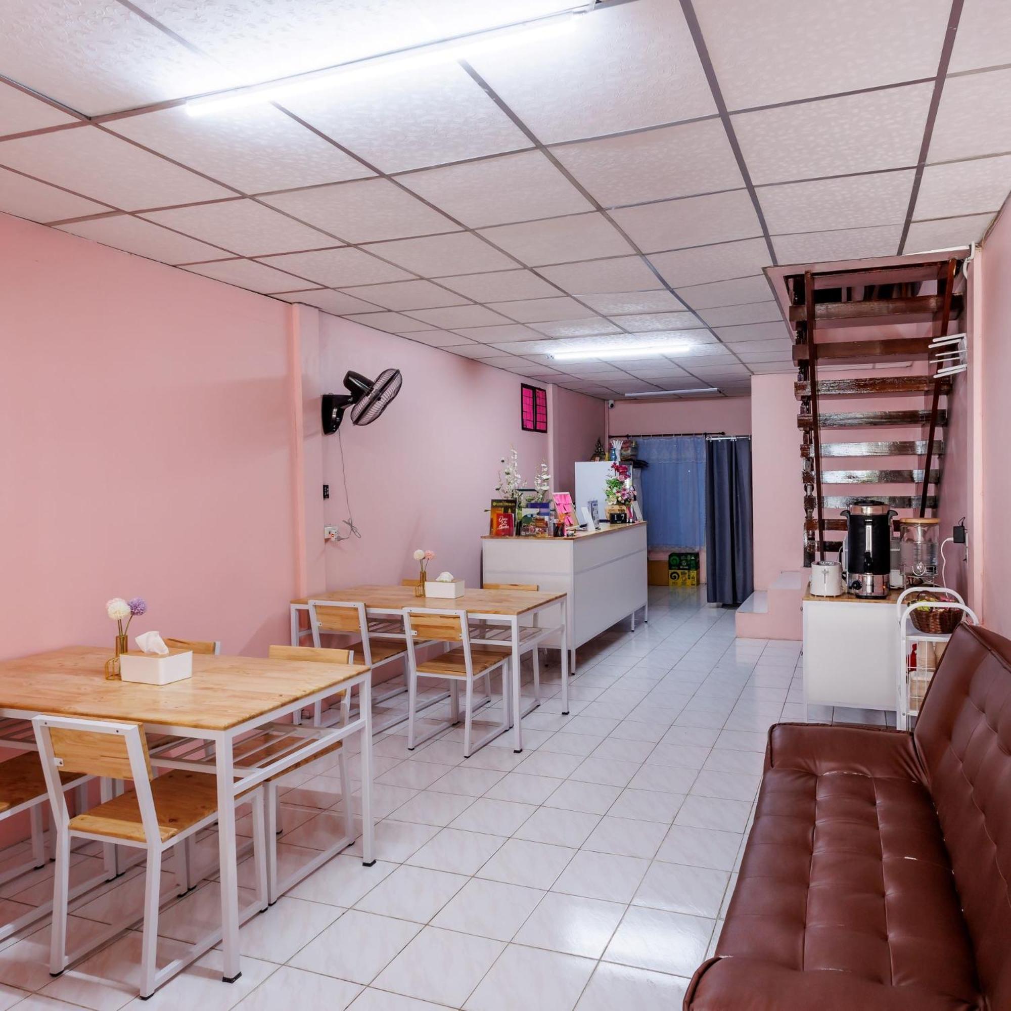Hostel Baan Mee Suk Ayutthaya Zewnętrze zdjęcie